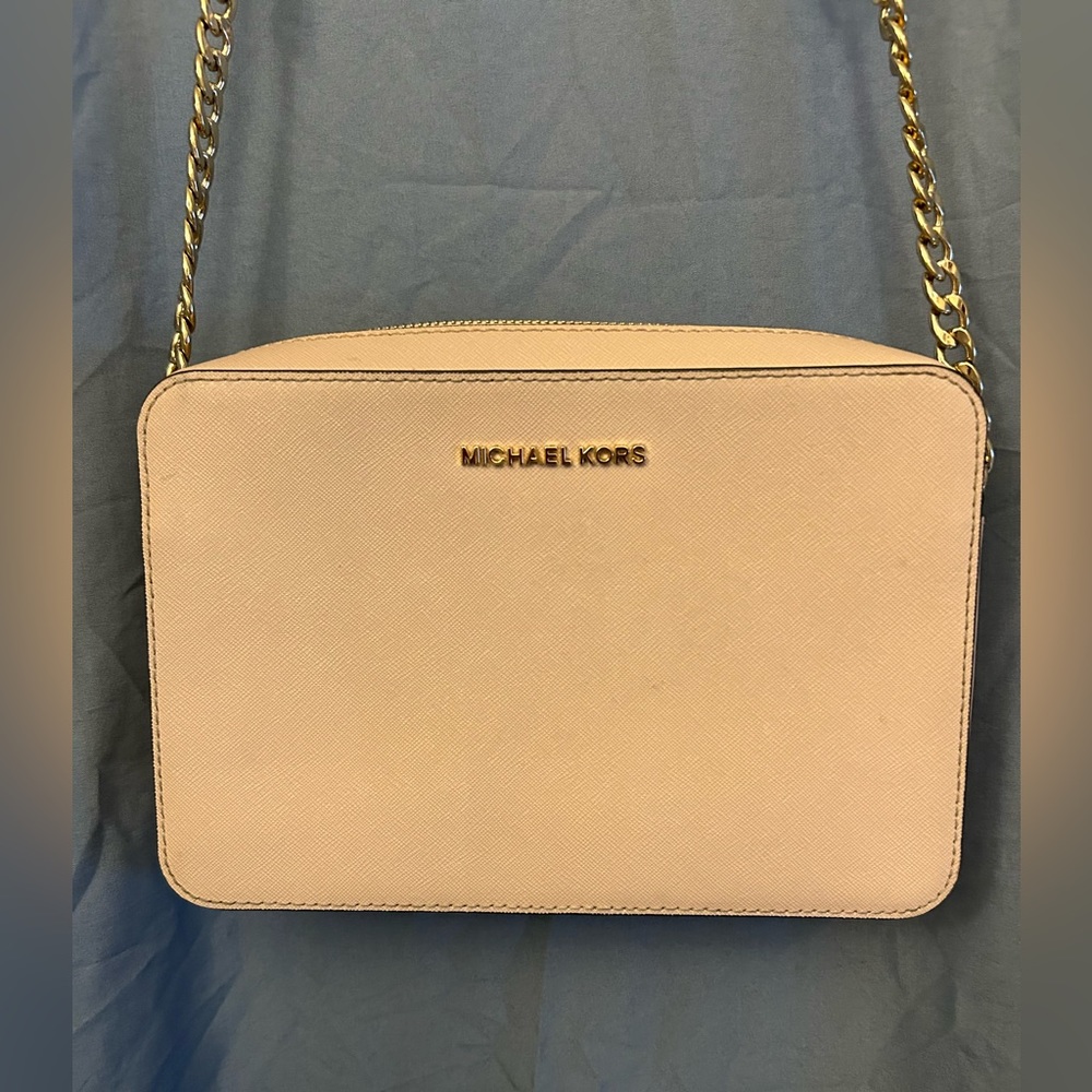 MICHAEL MICHAEL KORS
Leather Jet Set East West Crossbody - Light Pink